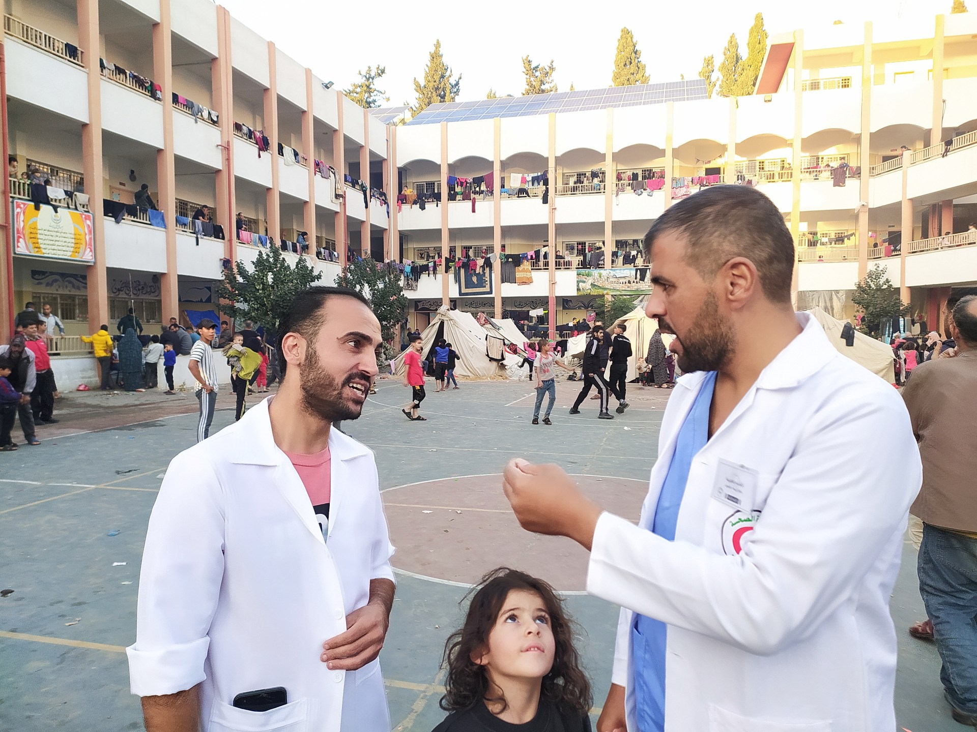 أجبروا على النزوح.. أطباء غزة يواصلون مهمتهم الإنسانية في رفح - زاجل أخبار
