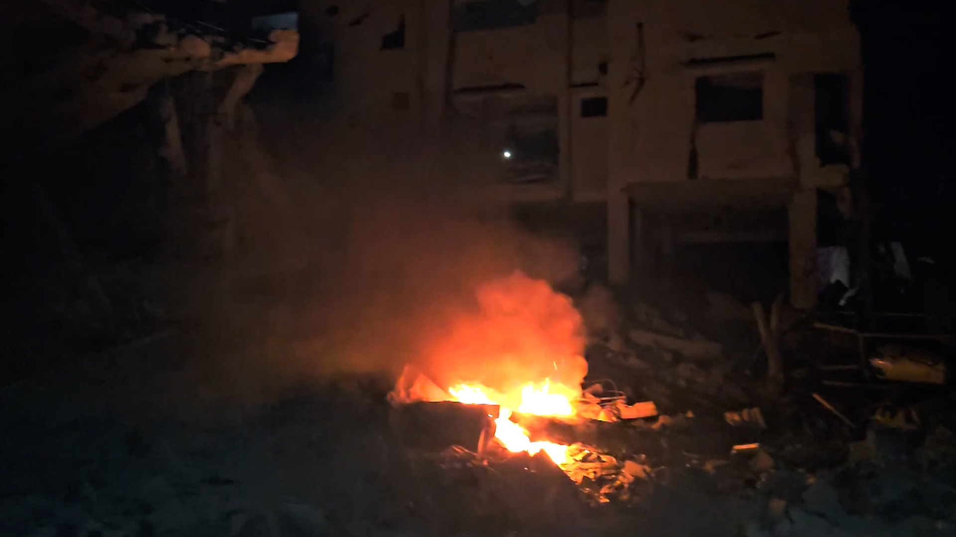 شاهد.. الاحتلال يقصف منزل عائلة أبو عطوان بمخيم النصيرات للمرة الثانية - زاجل أخبار